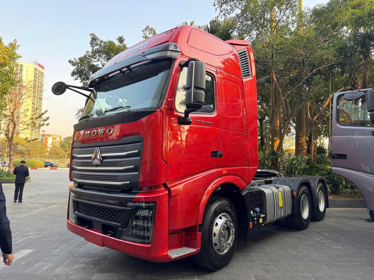 Giá lăn bánh Xe đầu kéo Howo tại Hà Tĩnh