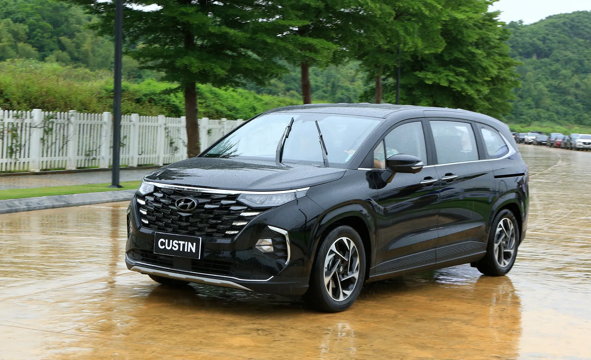 Hyundai Custin